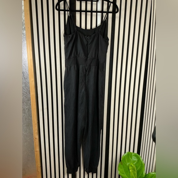 ANTHROPOLOGIE Classic Black Jumpsuit Sz Med - Picture 4 of 6